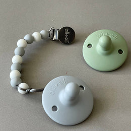 Ali+Oli - Pacifier Set Round (Grey & Sage)